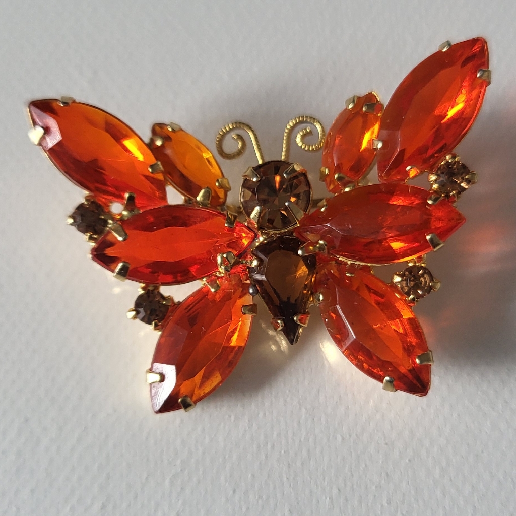 Vintage Juliana Rhinestone Butterfly Brooch Goldtone 50$